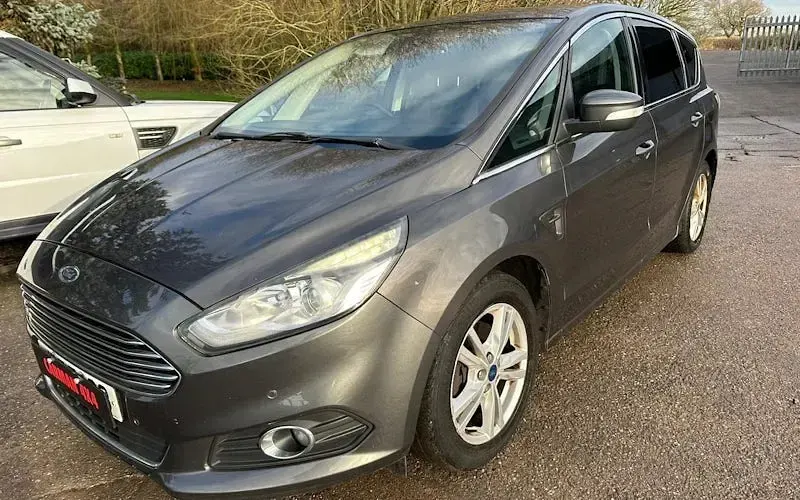 Usado Ford S-MAX Titanium 150 HP (110 kW) 2018 Monovolume