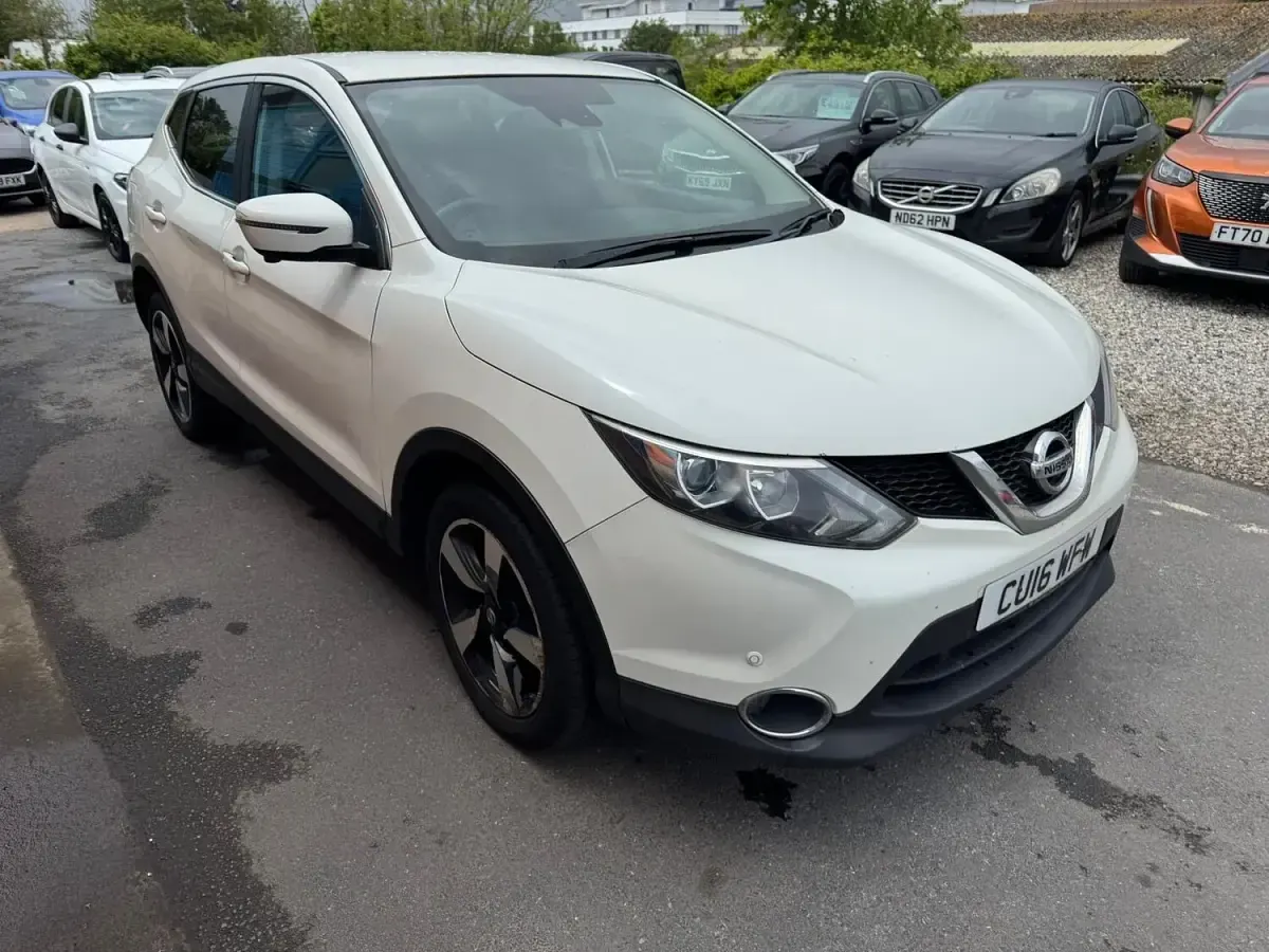 Used Nissan Qashqai N-TEC 110 HP (80 kW) 2016 White SUV