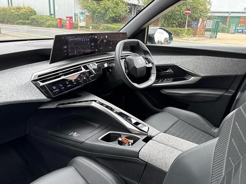 Blue Used 2024 Peugeot 3008 Allure SUV | £25,659 (Expensive) - Image 1/4