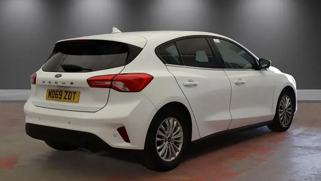 Used Ford Focus Titanium 125 HP (91 kW) 2020 White Hatchback