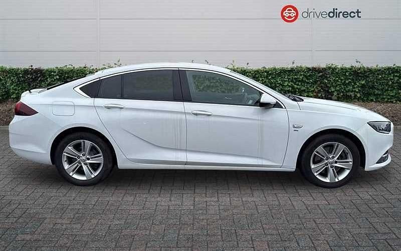 Used Vauxhall Insignia Sport 170 HP (125 kW) 2019 White Hatchback