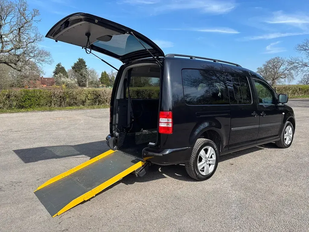Used VW Caddy Life 102 HP (75 kW) 2014 Black MPV