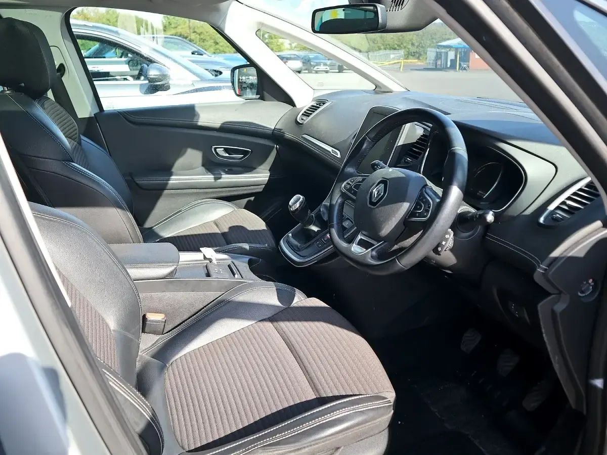 Used Renault Grand Scénic IV Dynamique 108 HP (79 kW) 2017 Silver/black MPV