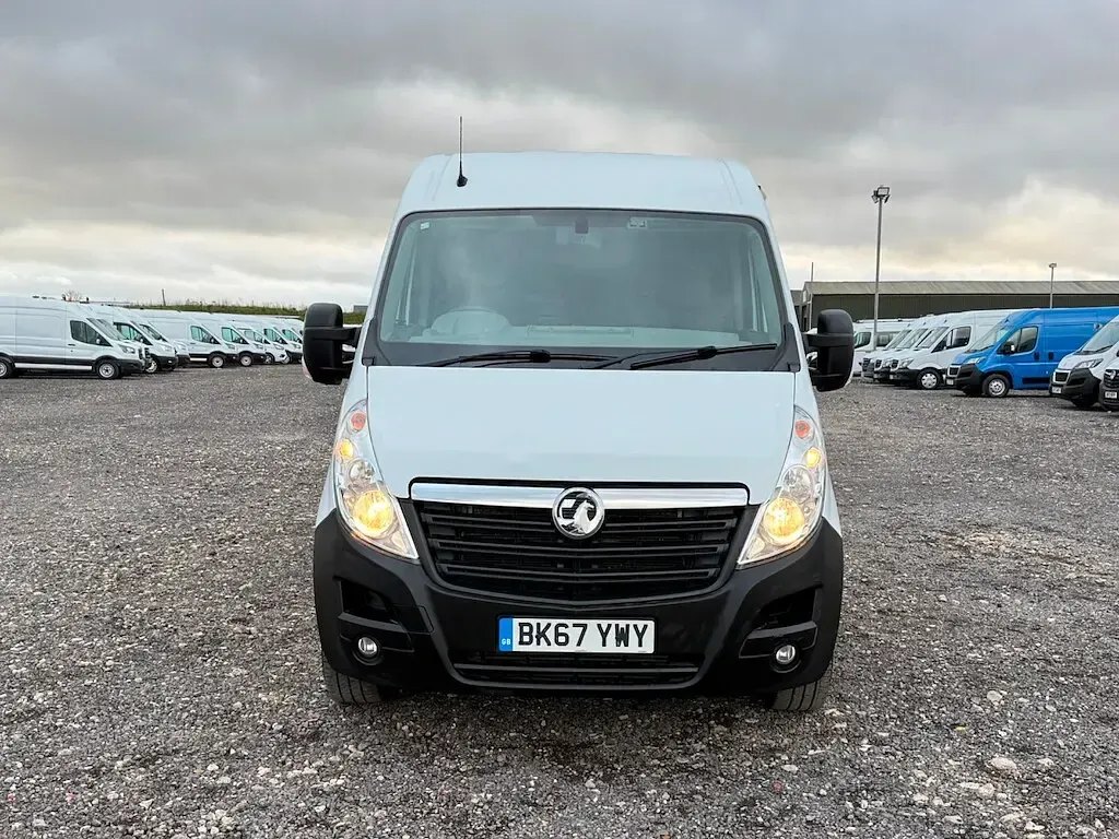 Used Vauxhall Movano 130 HP (95 kW) 2018 White MPV