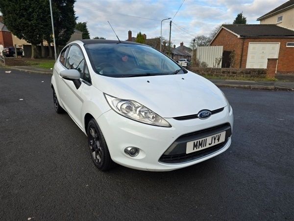 White Used 2011 Ford Fiesta Zetec Hatchback | £2,100 (Fair price) - Image 1/1