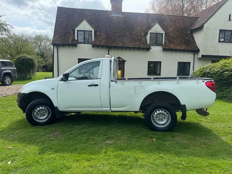 Used Mitsubishi L200 134 HP (98 kW) 2015 White Pickup