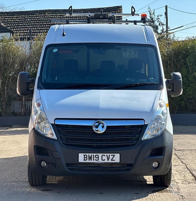 Used Vauxhall Movano 130 HP (95 kW) 2019 White MPV