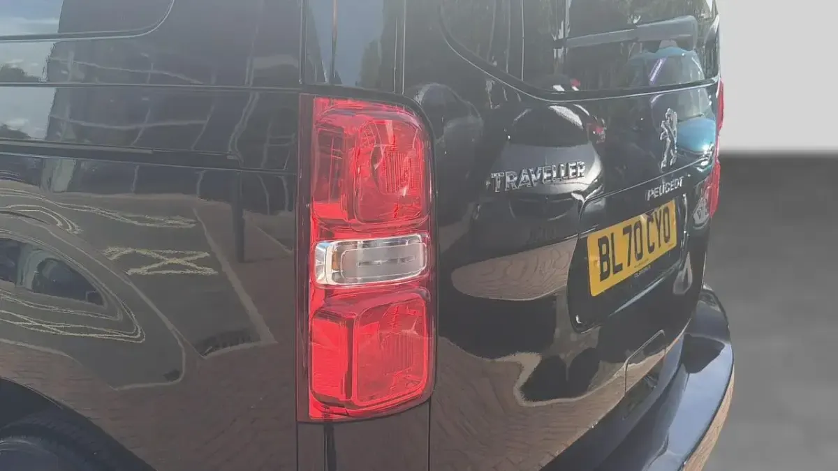 Used Peugeot Traveller Allure 175 HP (128 kW) 2020 Black MPV