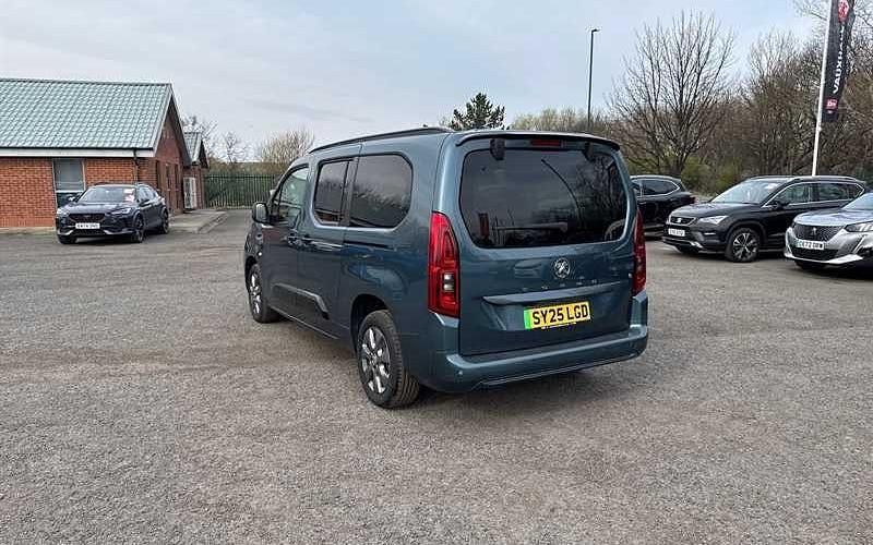 Used Vauxhall Combo Ultimate 100 kW (136 HP) 2025 Blue MPV