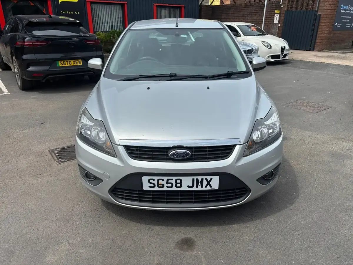Used Ford Focus Zetec 2008 Silver Hatchback