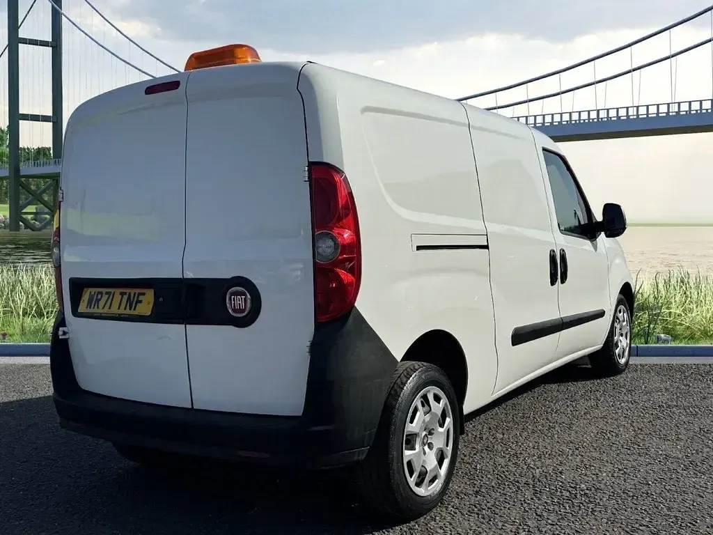 Used Fiat Doblò Trekking 120 HP (88 kW) 2021 White MPV