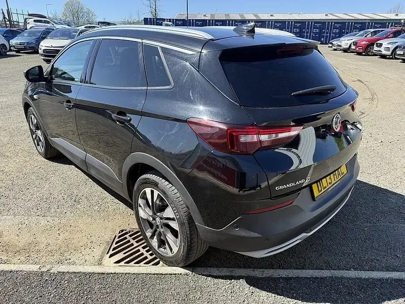 Used Vauxhall Grandland X Sport 130 HP (95 kW) 2018 Black SUV