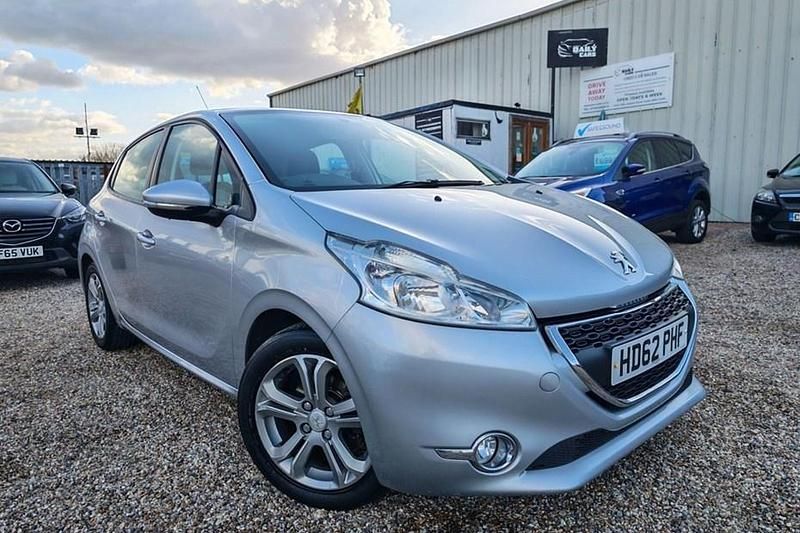 Used Peugeot 208 Active 82 HP (60 kW) 2012 Silver Hatchback