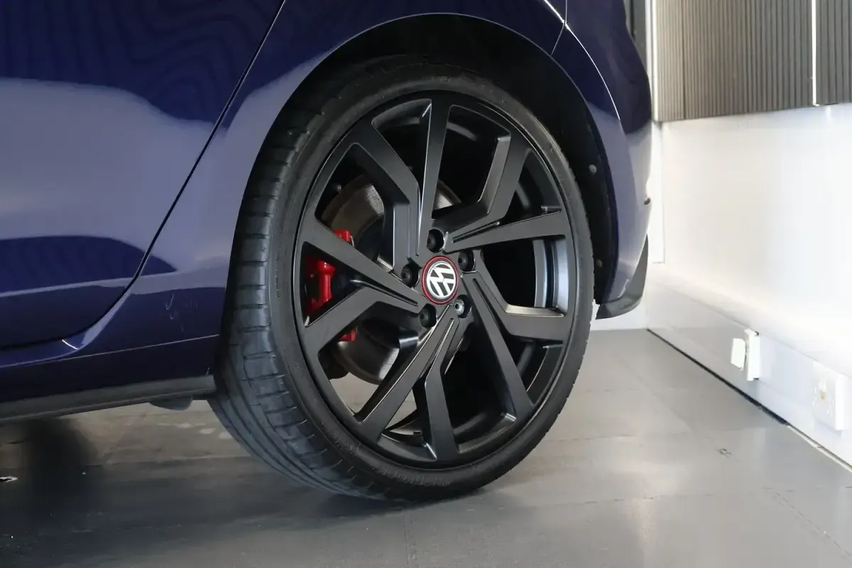 Used VW Golf VII GTI 226 HP (166 kW) 2017 Blue Hatchback