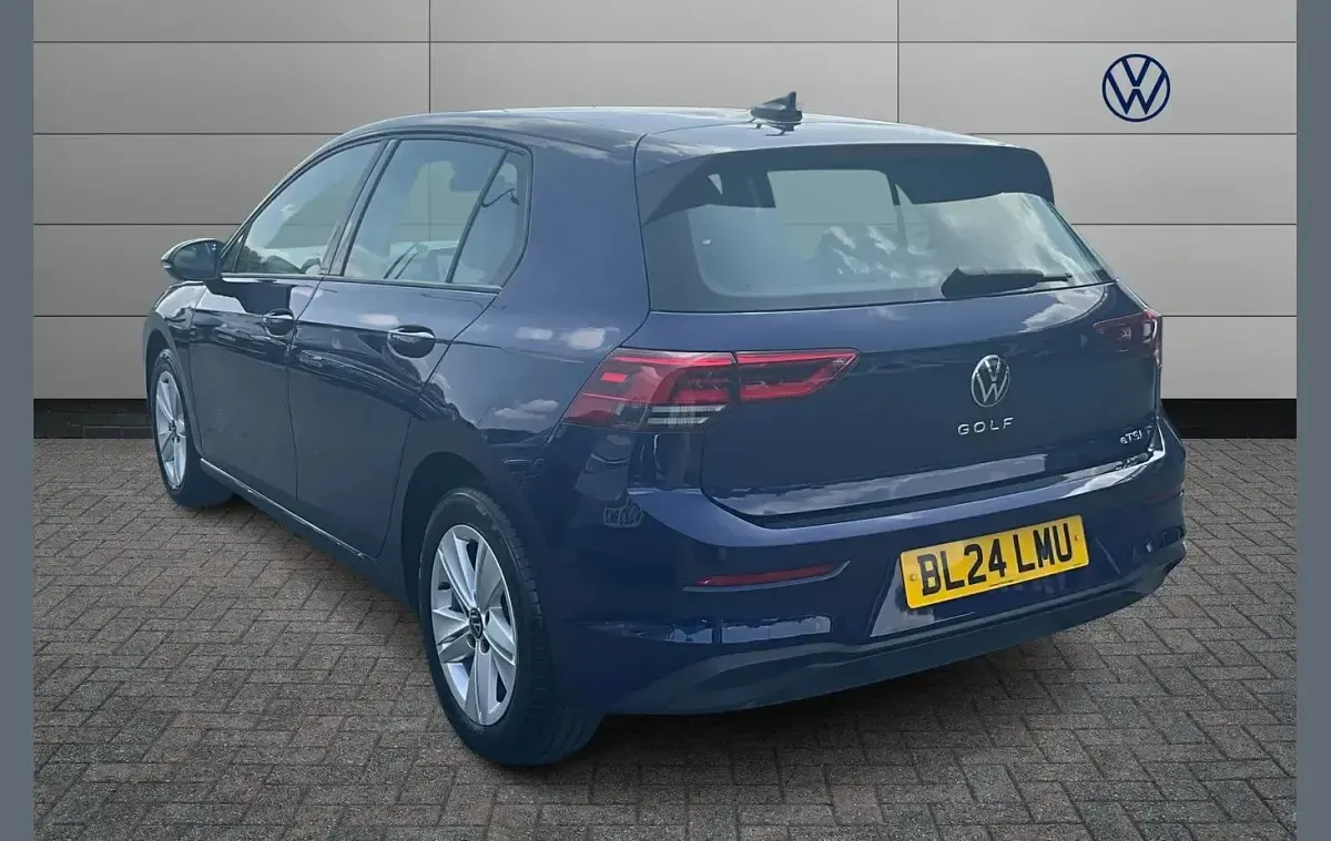 Used VW Golf VIII Life 147 HP (108 kW) 2024 Blue Hatchback