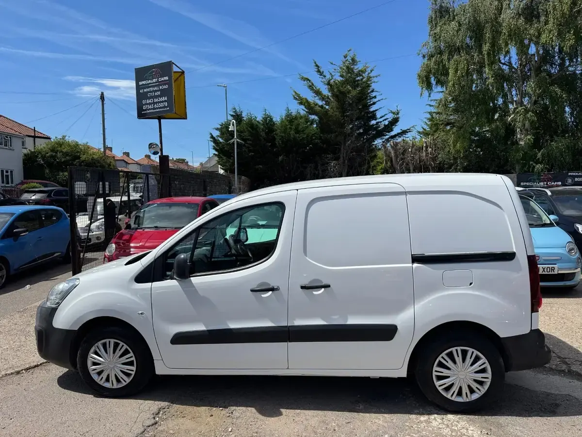 Used Citroën Berlingo 75 HP (55 kW) 2015 White MPV