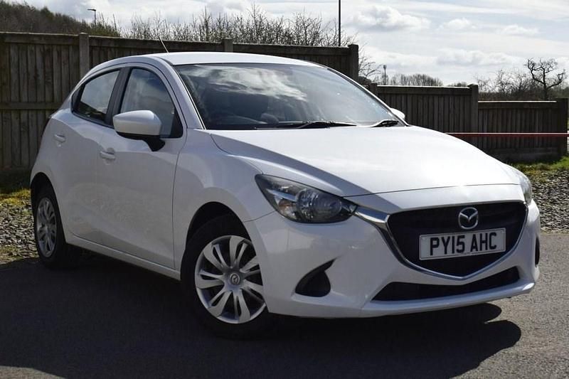 Used Mazda 2 75 HP (55 kW) 2015 White Hatchback