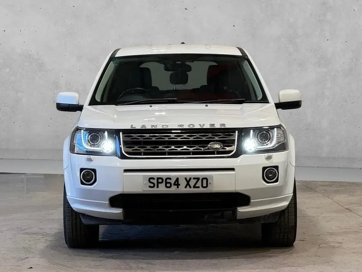 Used Land Rover Freelander 2 SE 150 HP (110 kW) 2014 White SUV