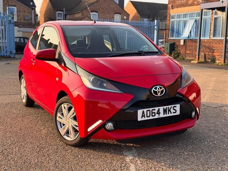 Red Used 2014 Toyota Aygo x-press Hatchback | £4,145 (Fair price) - Image 1/4