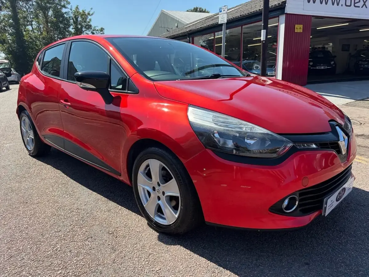 Used Renault Clio Expression+ 75 HP (55 kW) 2014 Red Hatchback