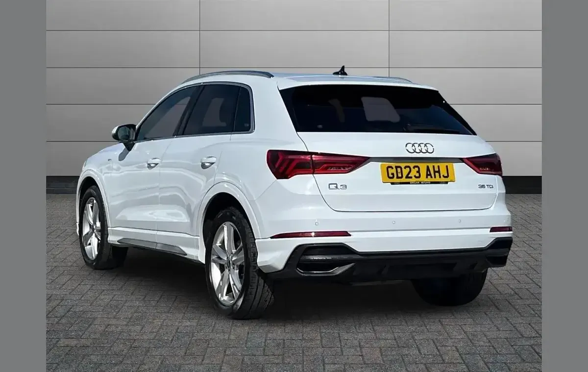 Second-hand Audi Q3 S-Line 150 CP (110 kW) 2023 Alb SUV
