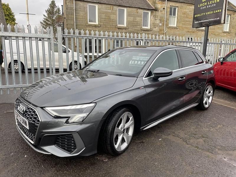 Usado Audi A3 S-Line 110 HP (80 kW) 2023 Cinzento Sedan