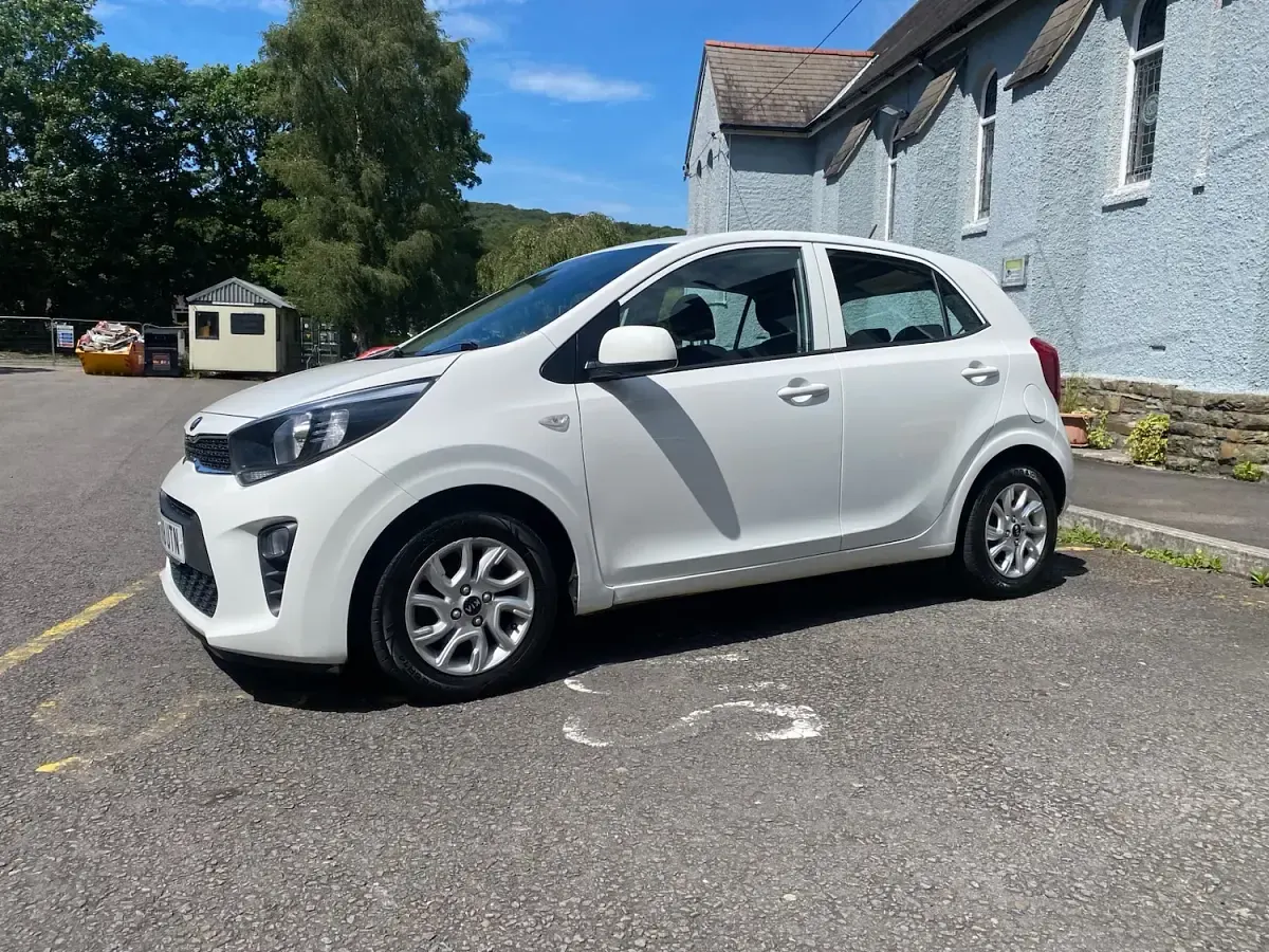 Used Kia Picanto 83 HP (61 kW) 2018 White Hatchback