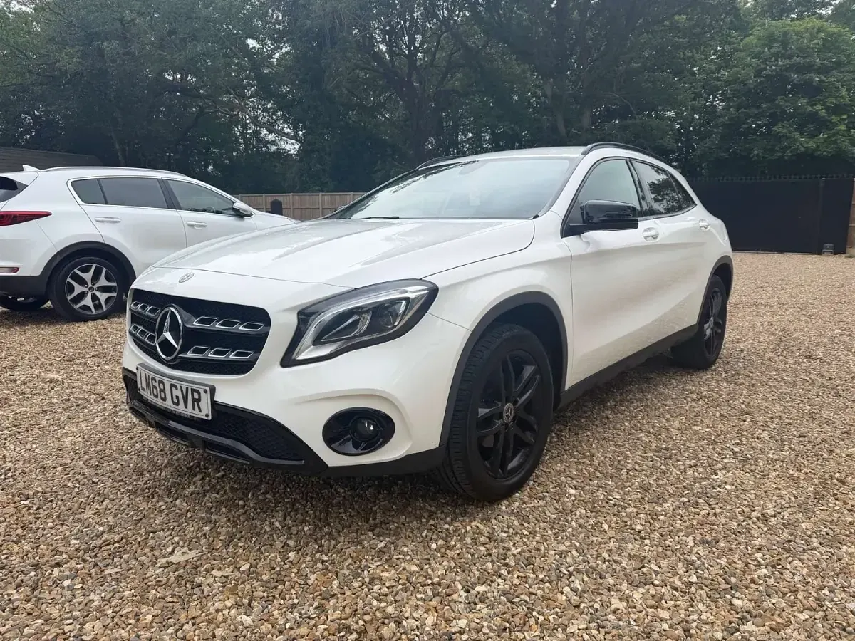 Used Mercedes GLA180 Urban 122 HP (89 kW) 2018 White SUV