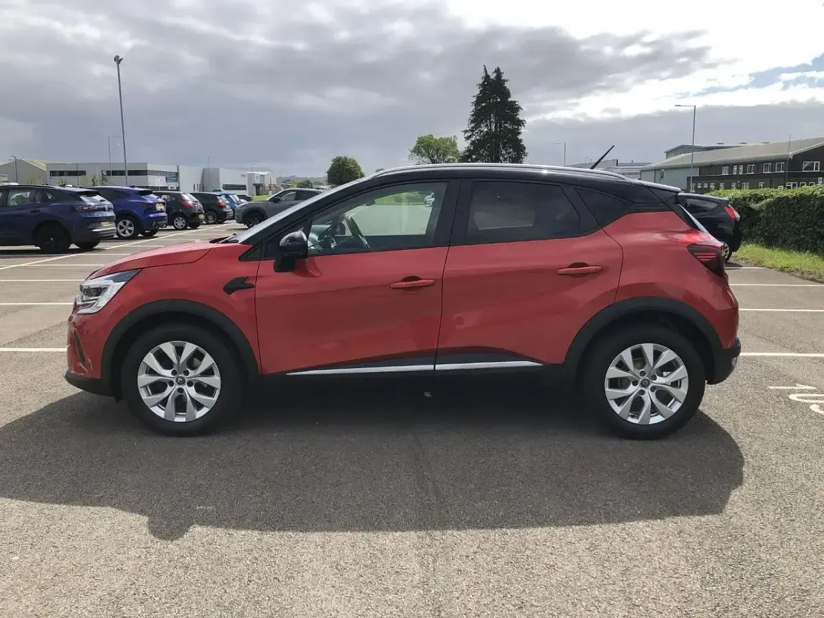 Used Renault Captur Iconic 128 HP (94 kW) 2021 Red/black SUV