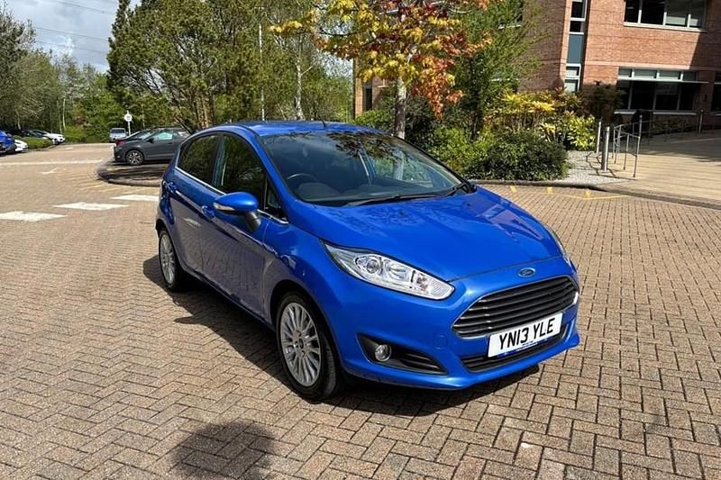 Usado Ford Fiesta Titanium 80 HP (58 kW) 2013 Azul Citadino