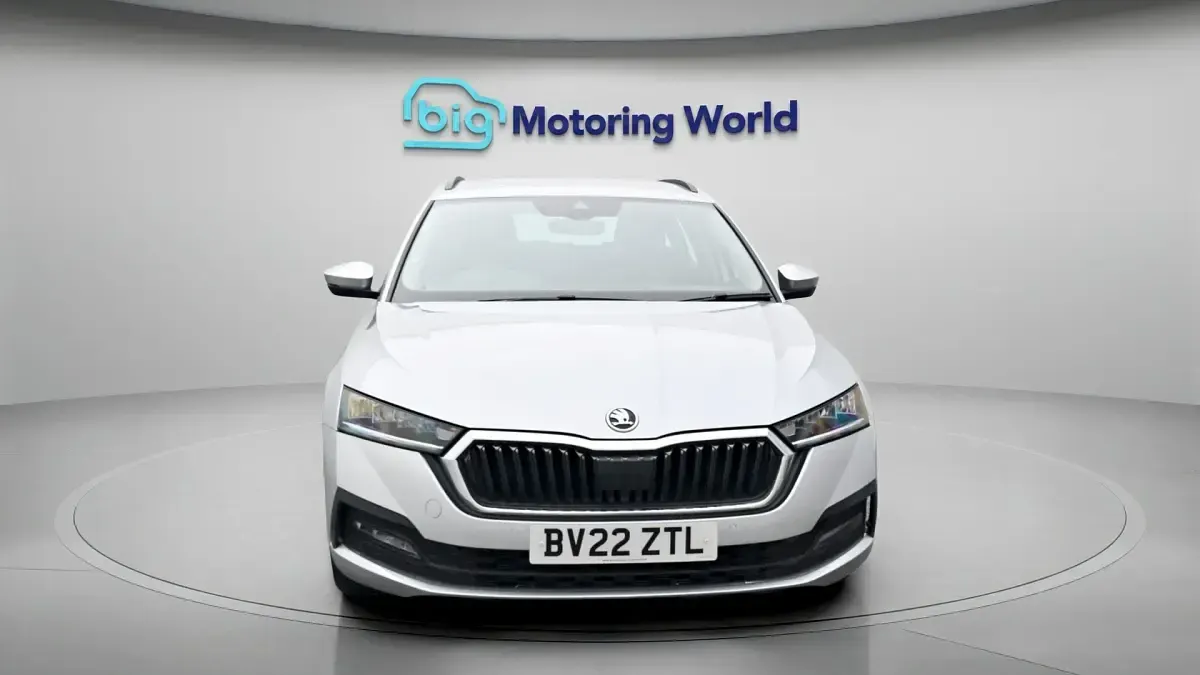 Used Skoda Octavia SE Technology 148 HP (108 kW) 2022 Silver Estate