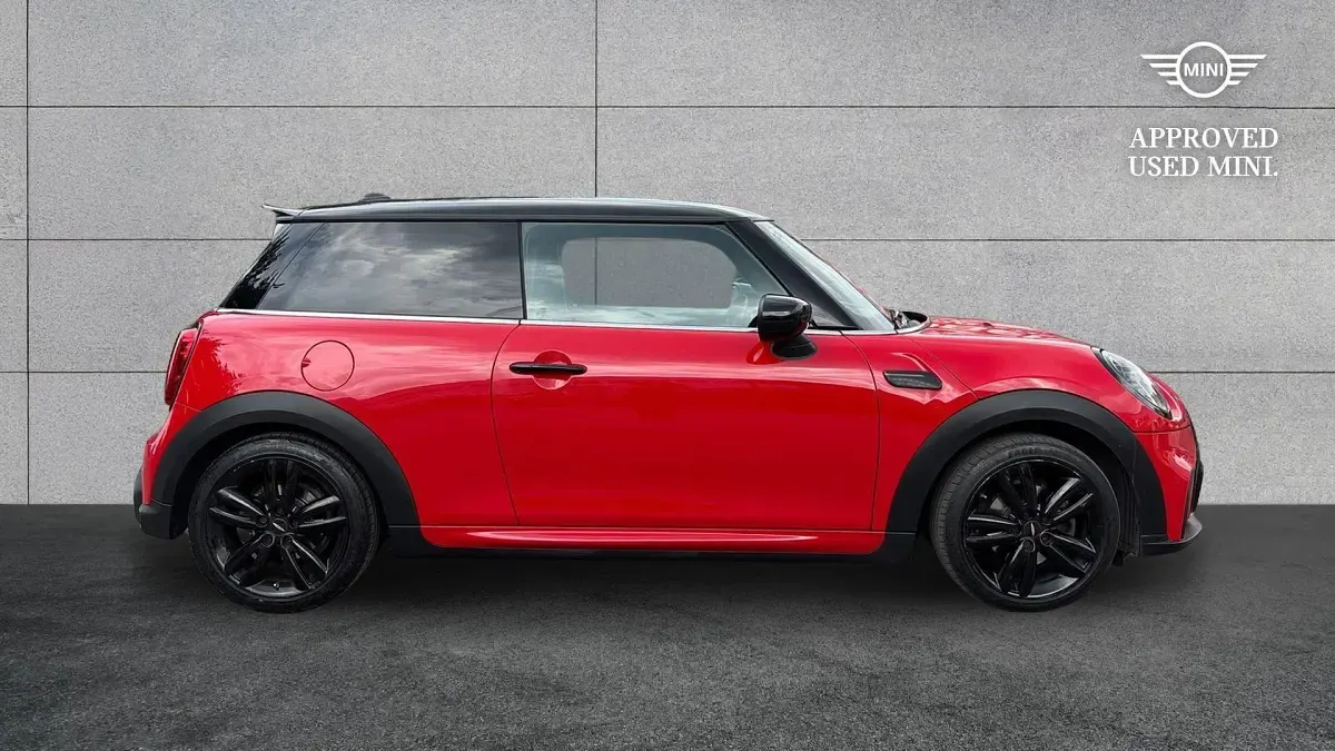Usado Mini Cooper Hatch 134 CV (98 kW) 2023 Rojo Utilitario