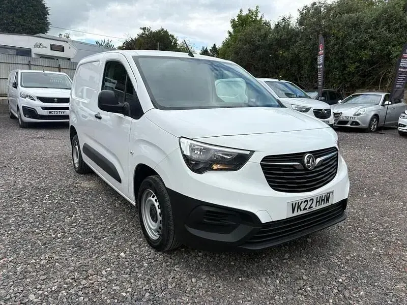 Used Vauxhall Combo 100 HP (73 kW) 2022 White MPV
