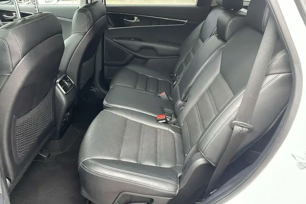 Used Kia Sorento 200 HP (147 kW) 2017 White SUV