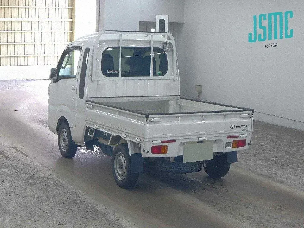 Used Daihatsu Hijet 2015 White MPV