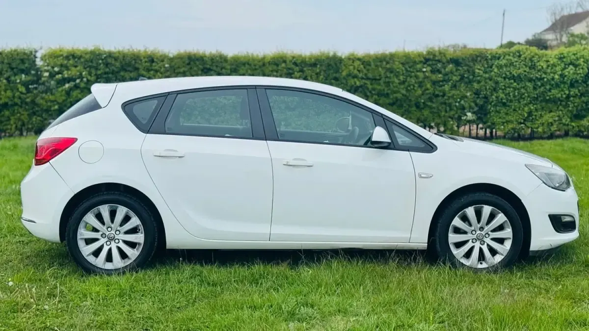Gebraucht Vauxhall Astra 2012 Weiß Kleinwagen