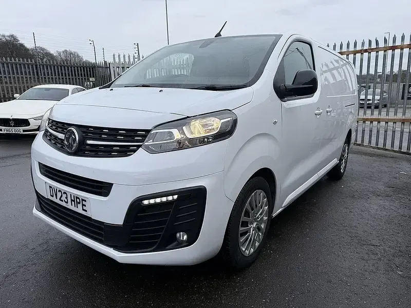 Used Vauxhall Vivaro 100 HP (73 kW) 2023 White MPV
