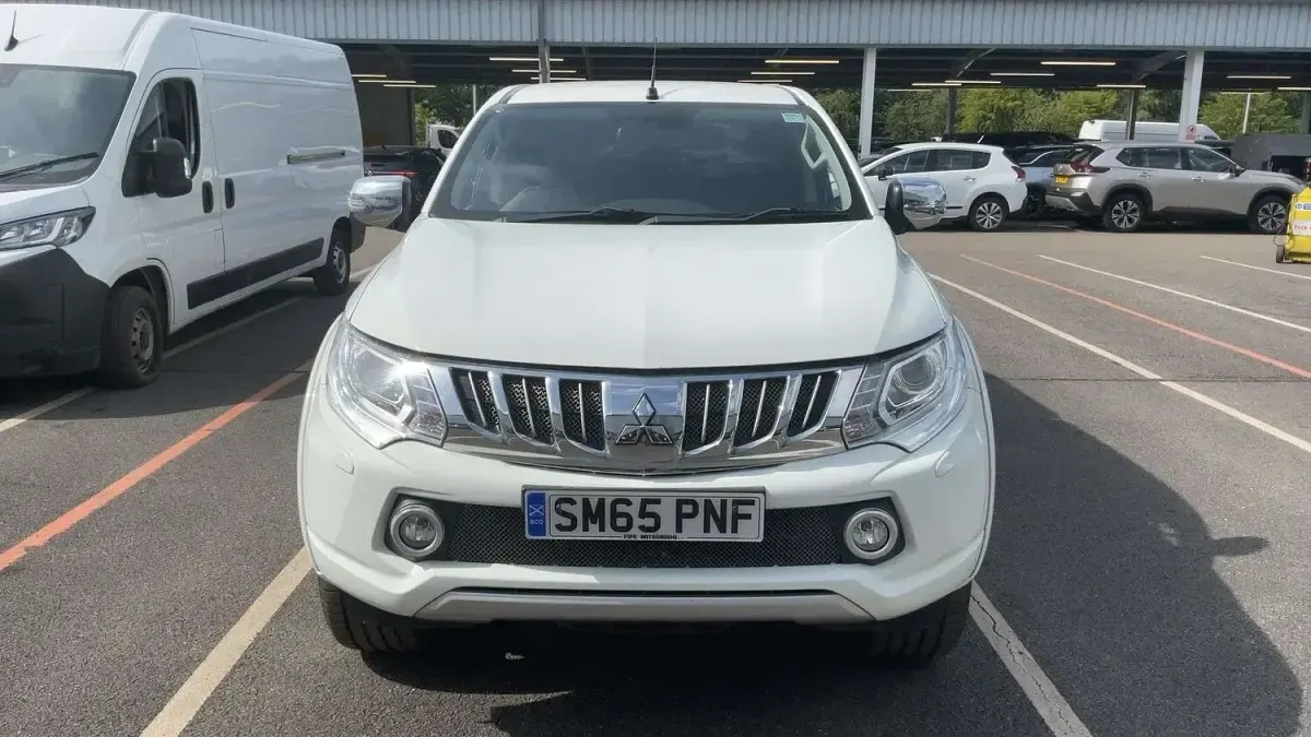 Used Mitsubishi L200 2016 White Pickup