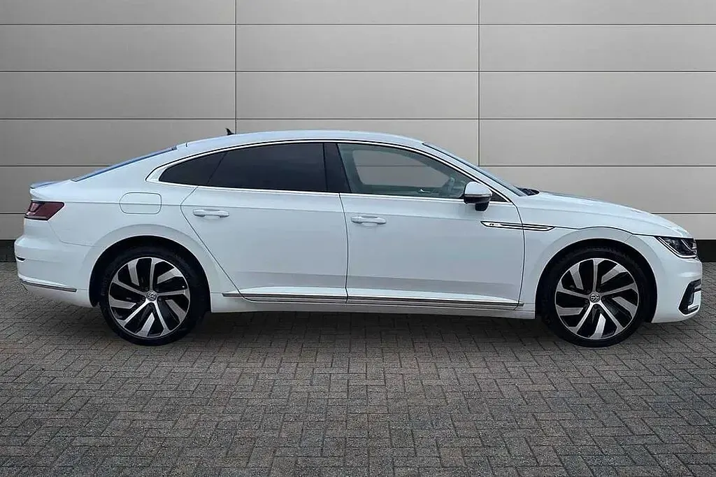 Used VW Arteon R-line 190 HP (139 kW) 2019 Pure white Hatchback