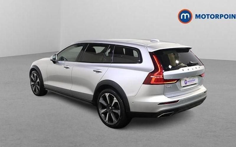 Used Volvo V60 CC 250 HP (183 kW) 2021 Silver Estate