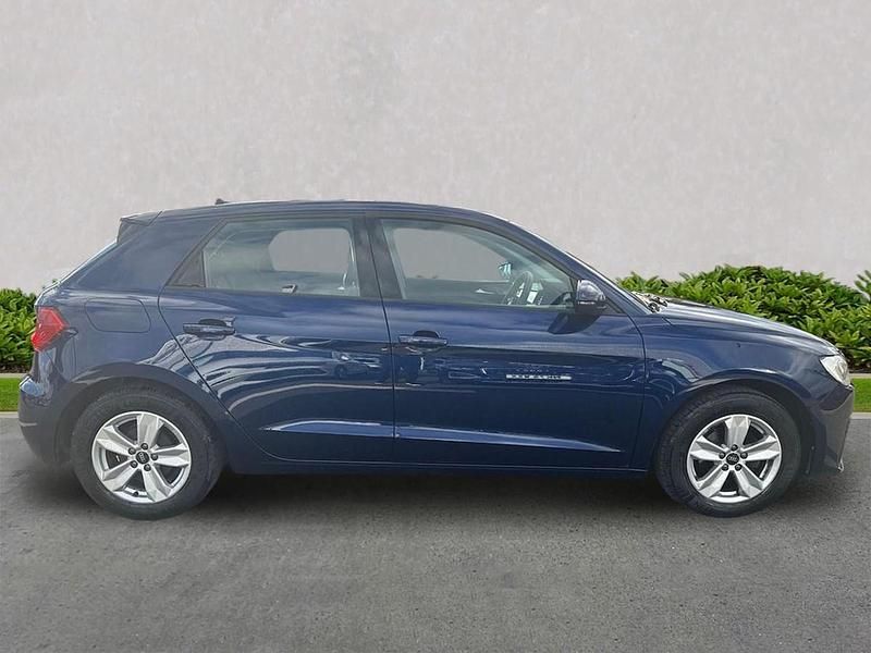 Używany Audi A1 Premium 95 KM (69 kW) 2022 Niebieski SUV