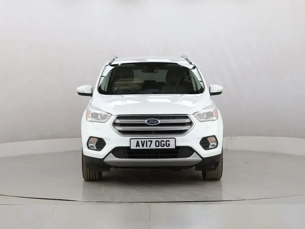 Usado Ford Kuga Titanium 120 HP (88 kW) 2017 Branco SUV