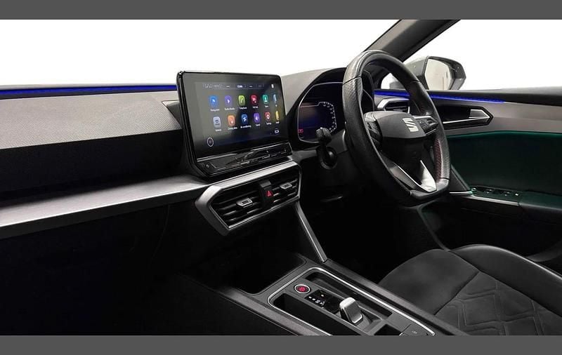 Used Seat Leon FR Sport 147 HP (108 kW) 2022 White Hatchback