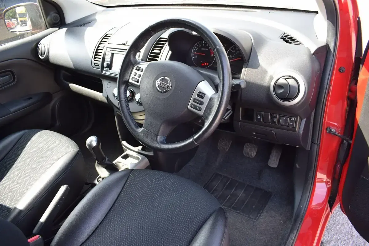 Used Nissan Note N-TEC 110 HP (80 kW) 2012 Red Hatchback