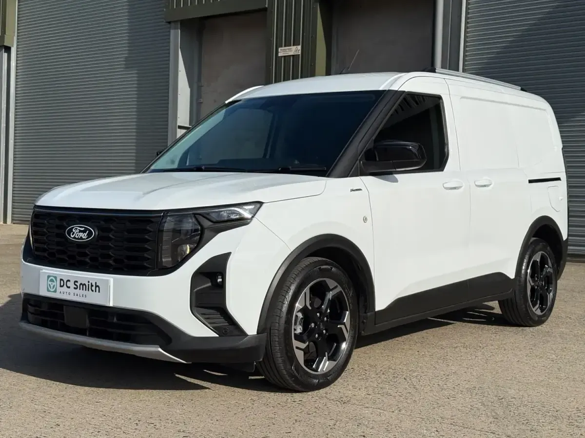 Begagnad Ford Transit Active 125 HK (91 kW) 2025 Vit Van