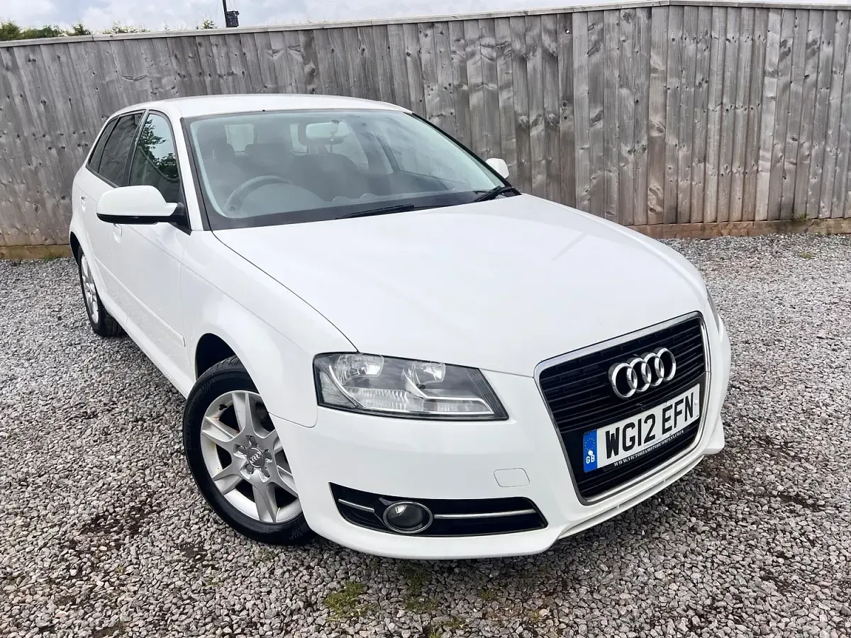 Used Audi A3 Sportback Design 105 HP (77 kW) 2012 White Hatchback