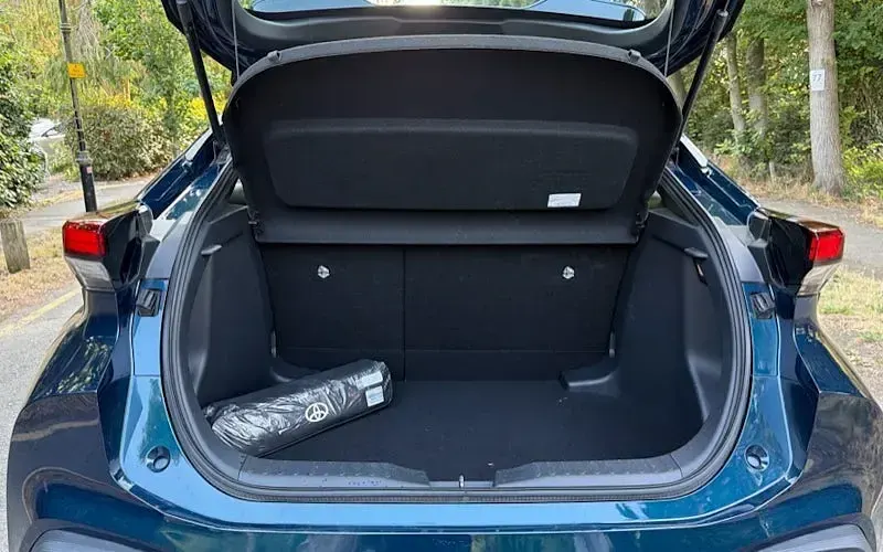 New Toyota C-HR 140 HP (102 kW) 2025 Blue SUV