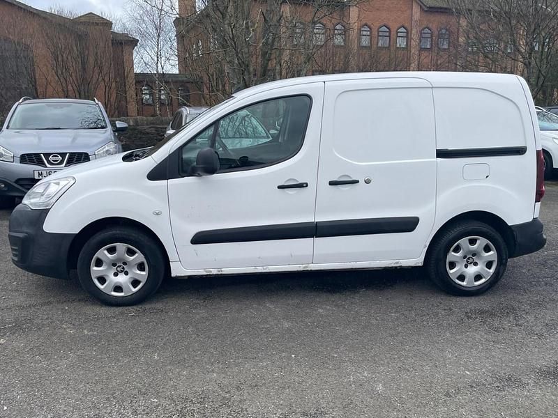 Used Peugeot Partner 98 HP (72 kW) 2018 White