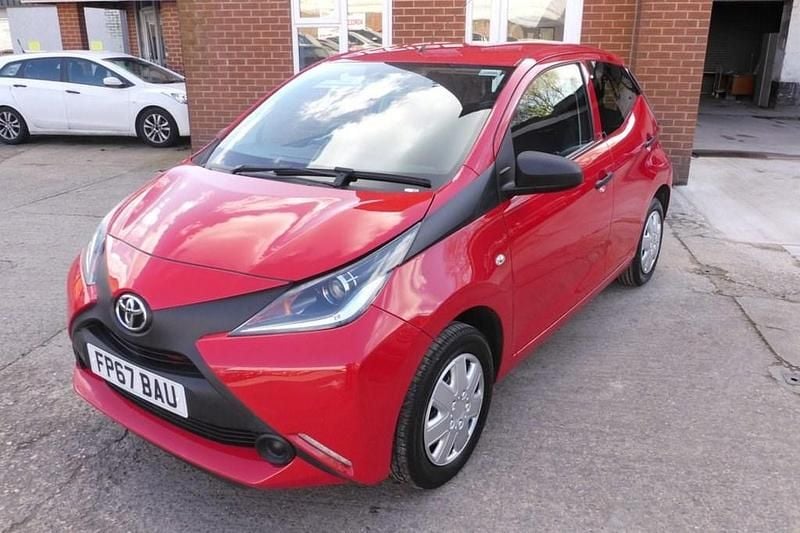 Usado Toyota Aygo 69 HP (50 kW) 2017 Vermelho Citadino
