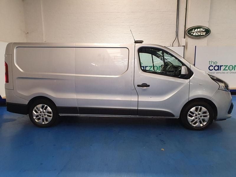 Used Renault Trafic 2018 Silver MPV